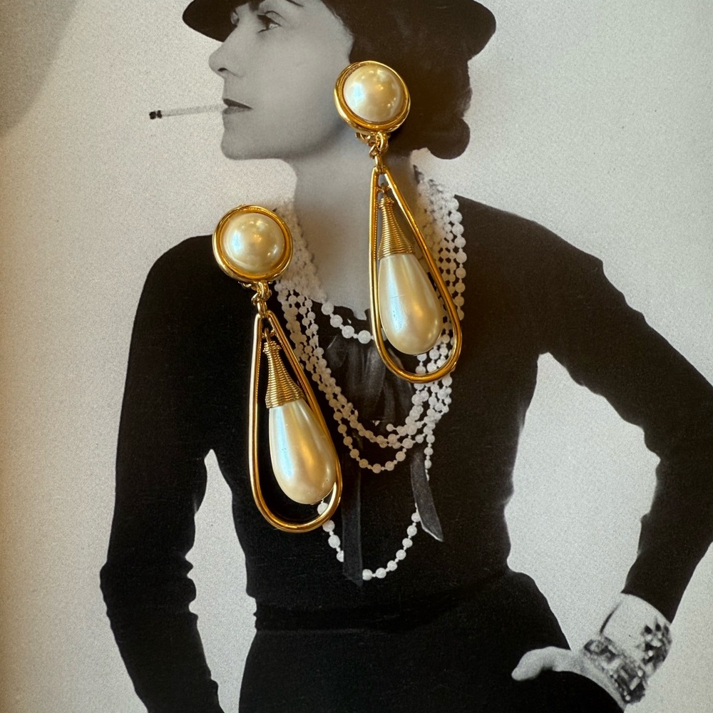 Elegant Gold and Pearl Drop Earrings